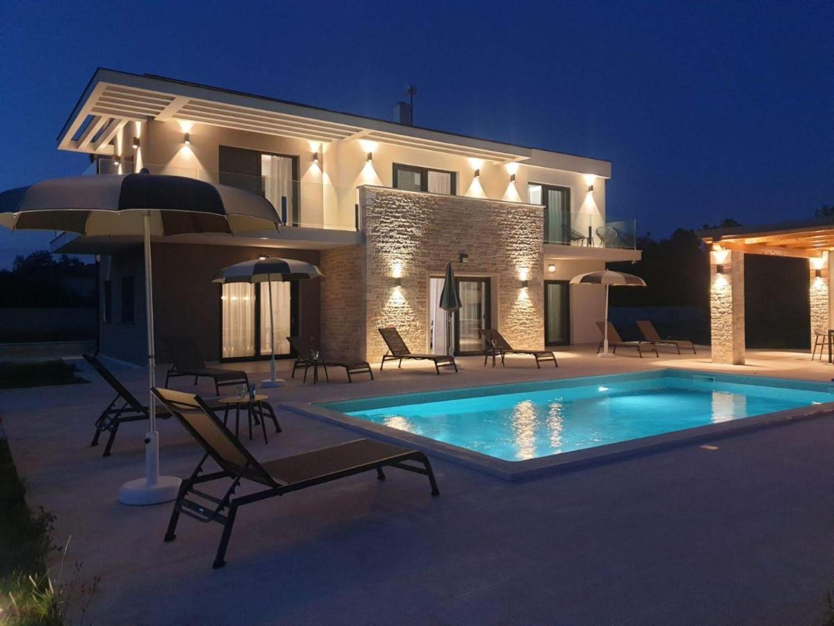 Luxury Villa Serena 2022 - With Heated Pool Cukrici Exterior photo